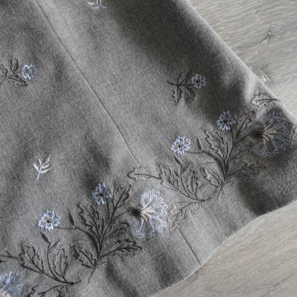 Vintage 90s Ann Taylor Grey Square Neck Floral Embroidered Sleeveless Blouse - Picture 5 of 7